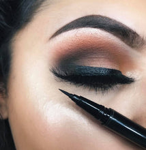 Load image into Gallery viewer, Black pen eyeliner